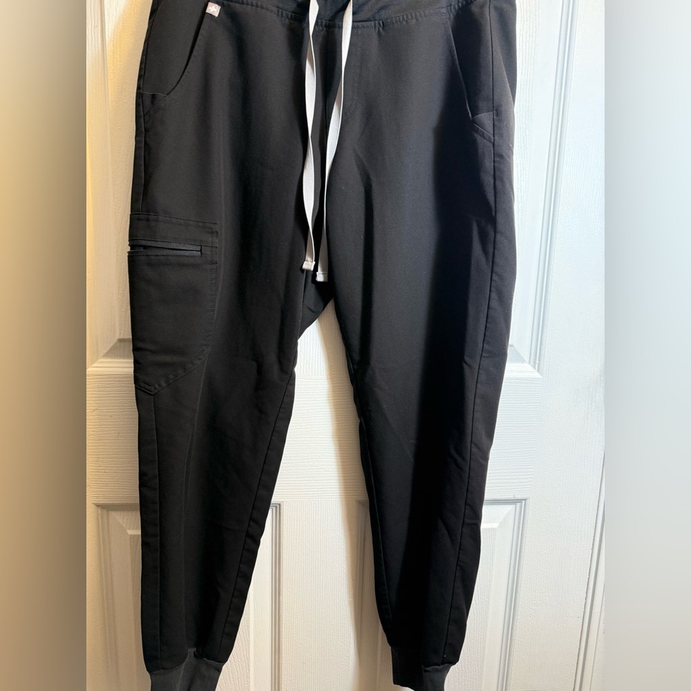 FIGS Black Scrub Pants – Women’s Size Medium Petite